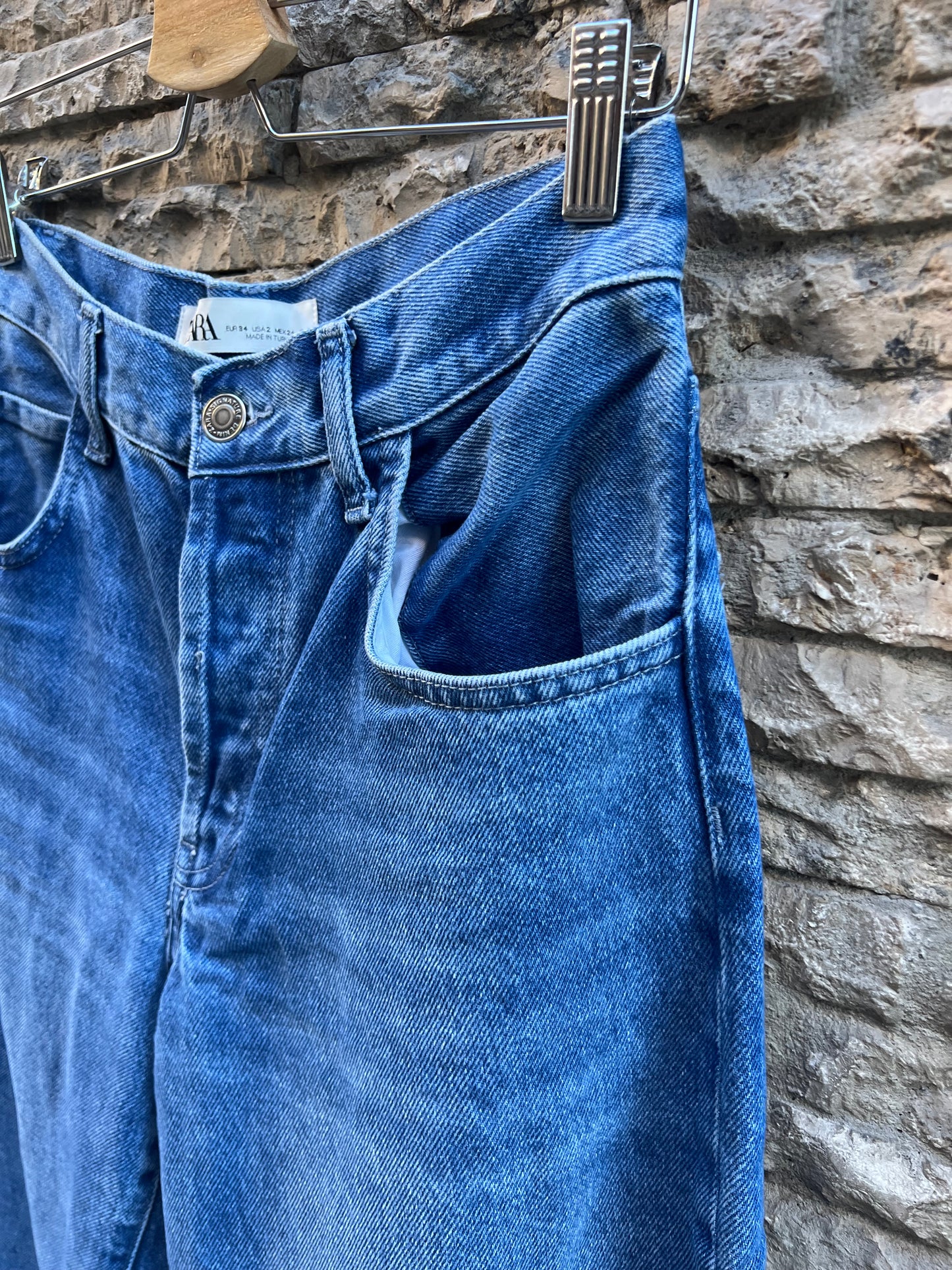ZARA. Denim slouchy abotonado . T 34