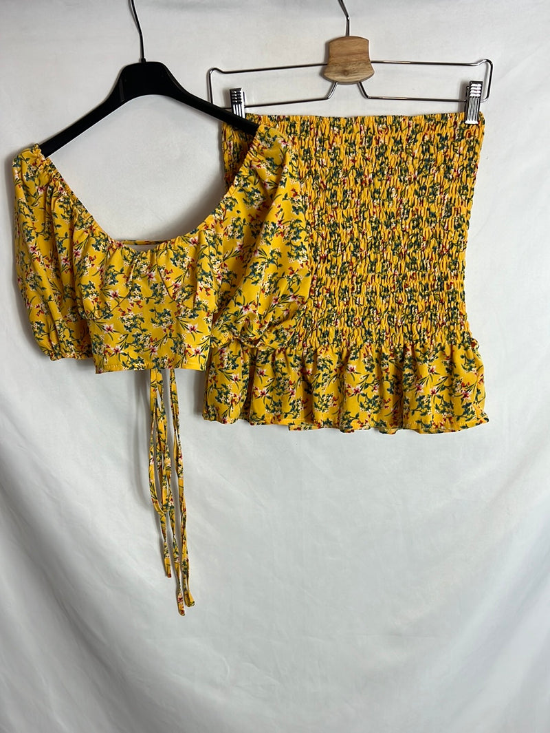 SHEIN. Total look amarillo flores. T S