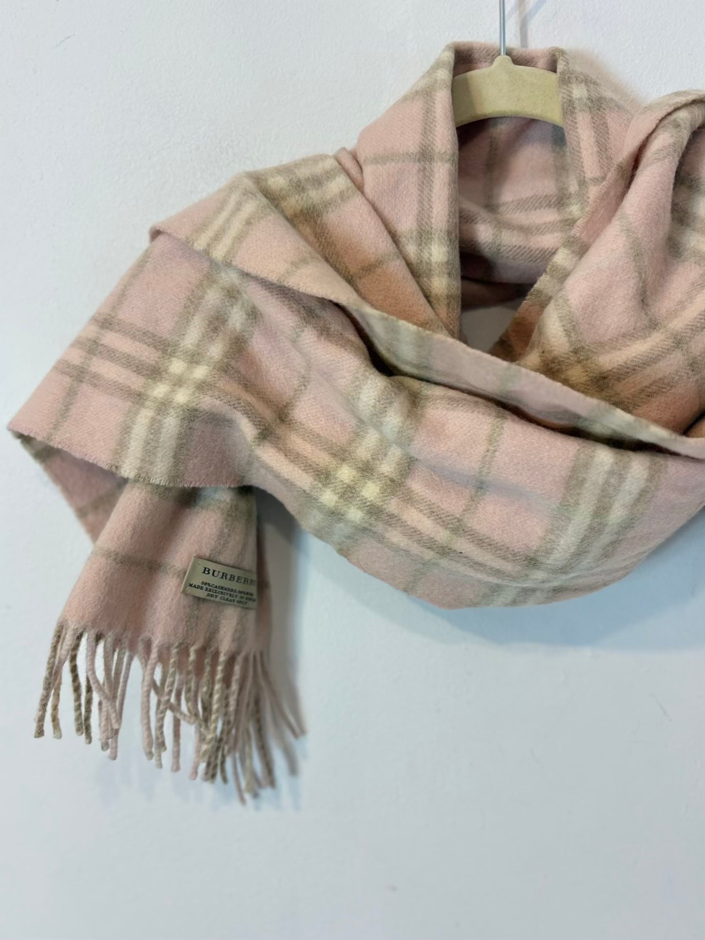 BURBERRY. Bufanda cuadros en rosa lana y cashmere