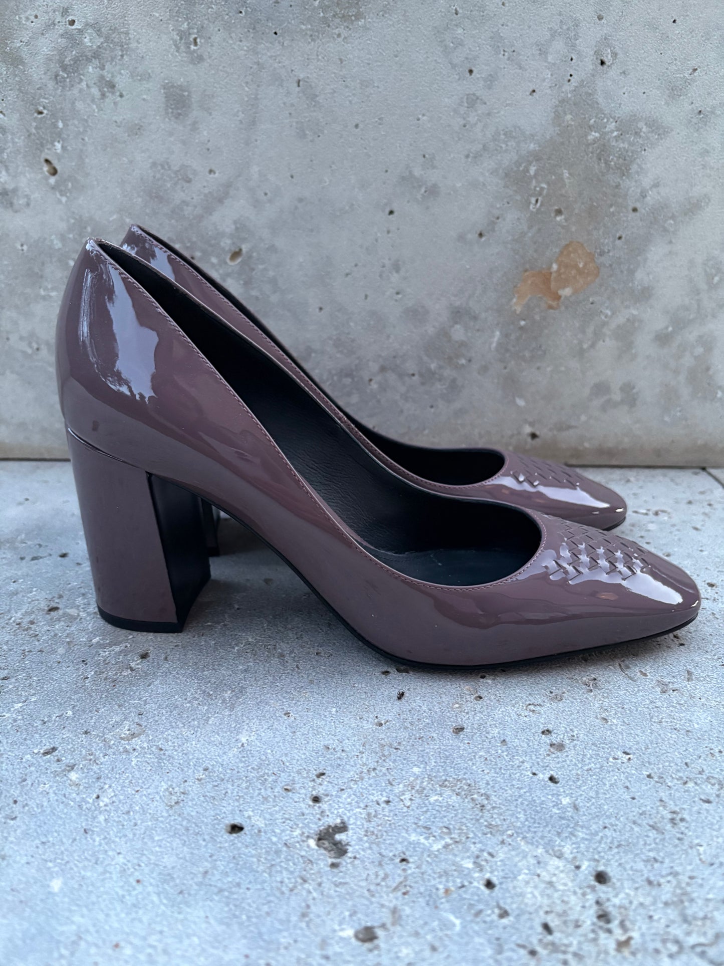 BOTTEGA VENETA. Tacones nude detalle punta