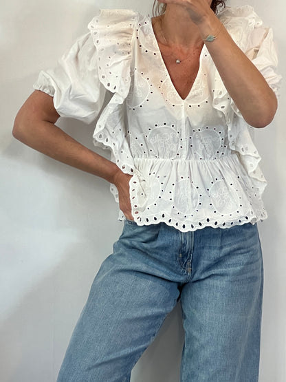 ZARA. White blouse with embroidered details. T. S