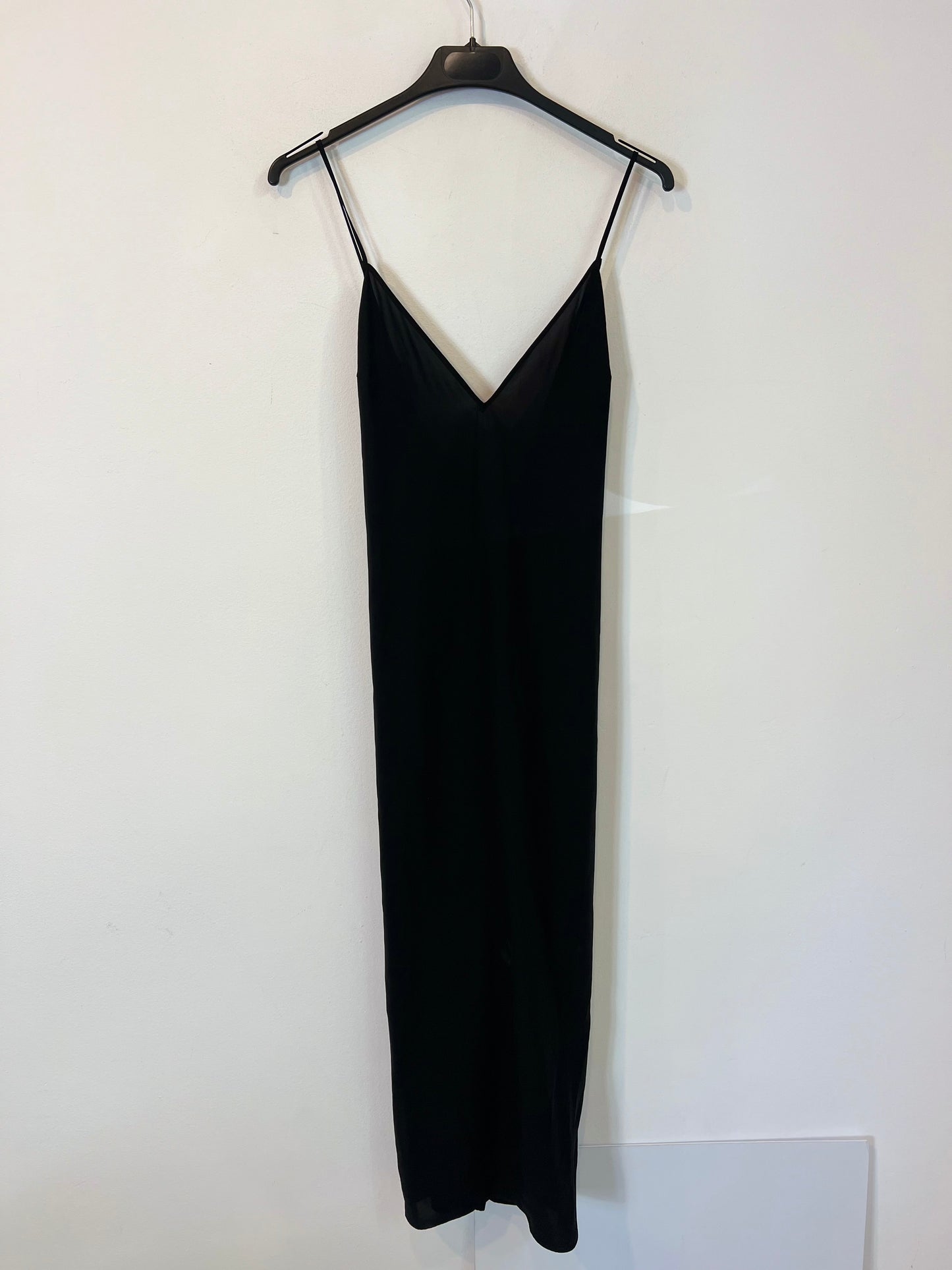ZARA. Vestido lencero negro T.s