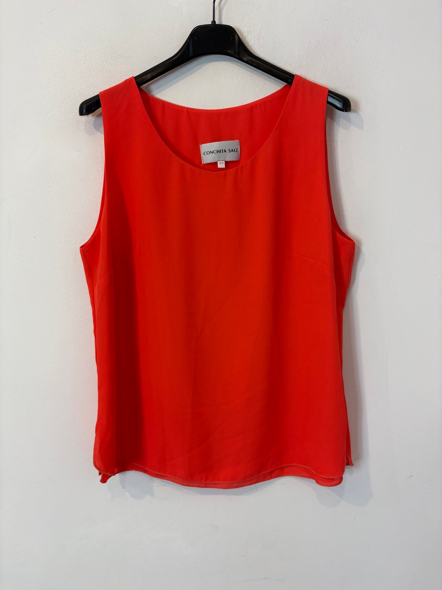 CONCHITA SAINZ. Conjunto Rojo fluido