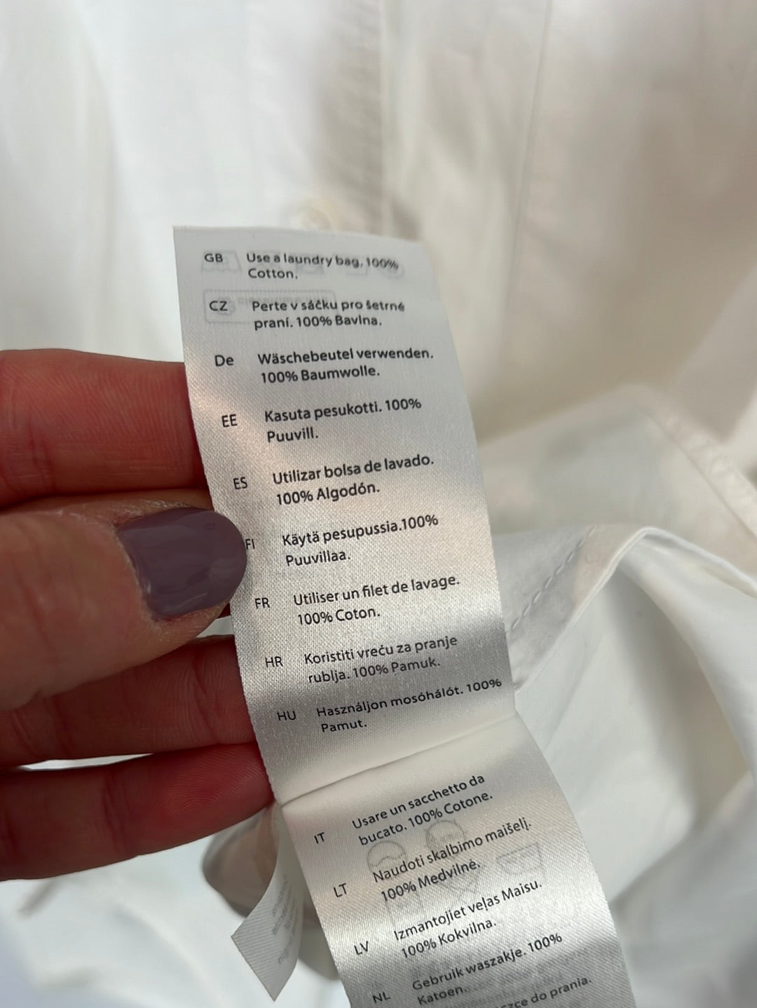 COS. Camisa blanca bolsillo. T 36