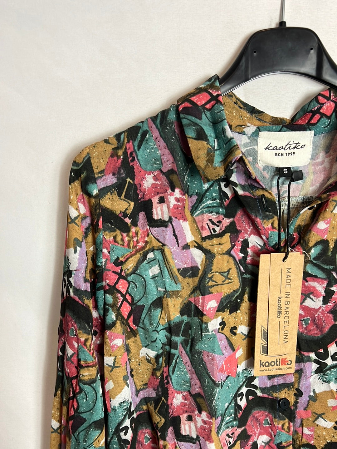 KAOTIKO. Blusa corta estampada. T S