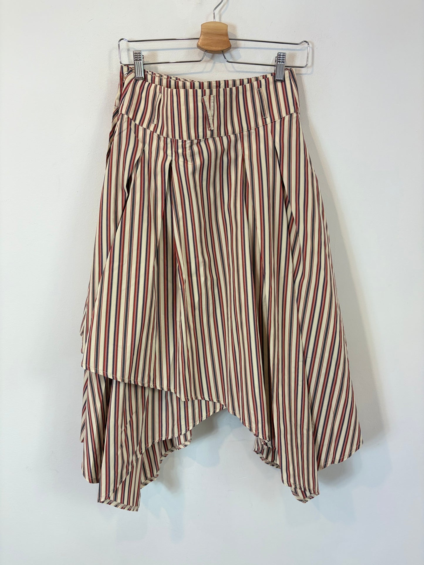 THE LABEL EDITION. Total look falda y blusa rayas asimetrias
