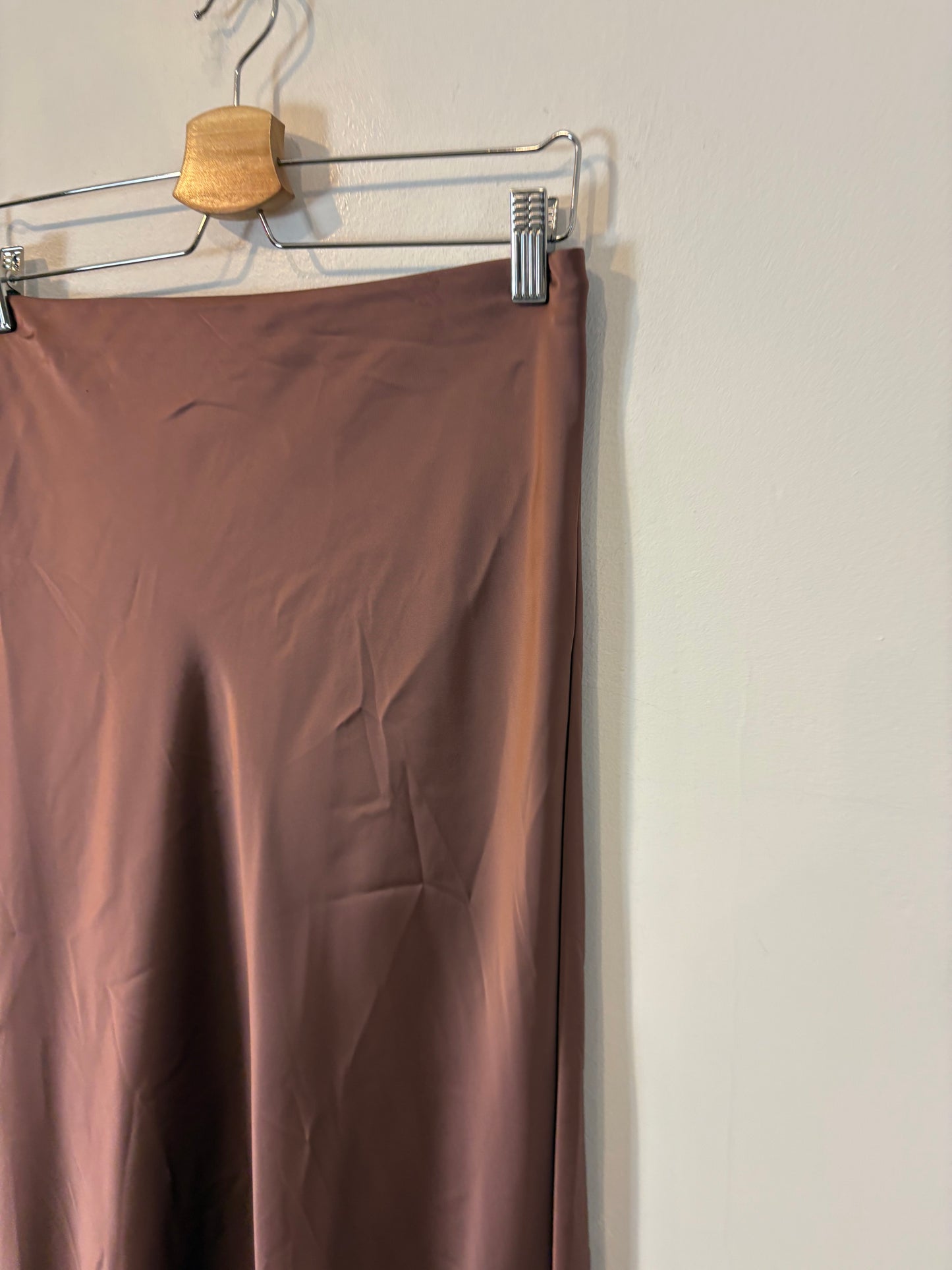 ZARA. Falda larga satinada malva