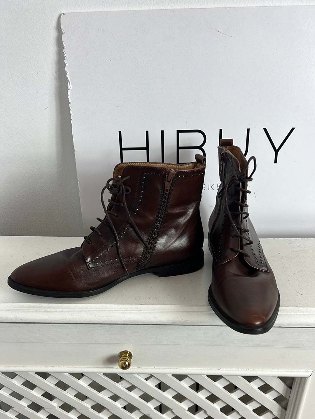 HOBBY. Botines piel marrones cordones. T 38