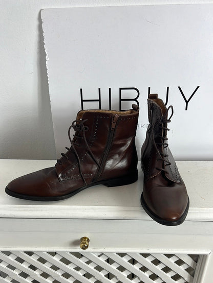 HOBBY. Botines piel marrones cordones. T 38
