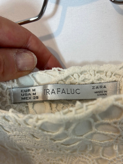 ZARA. Falda corta blanca crochet. T M