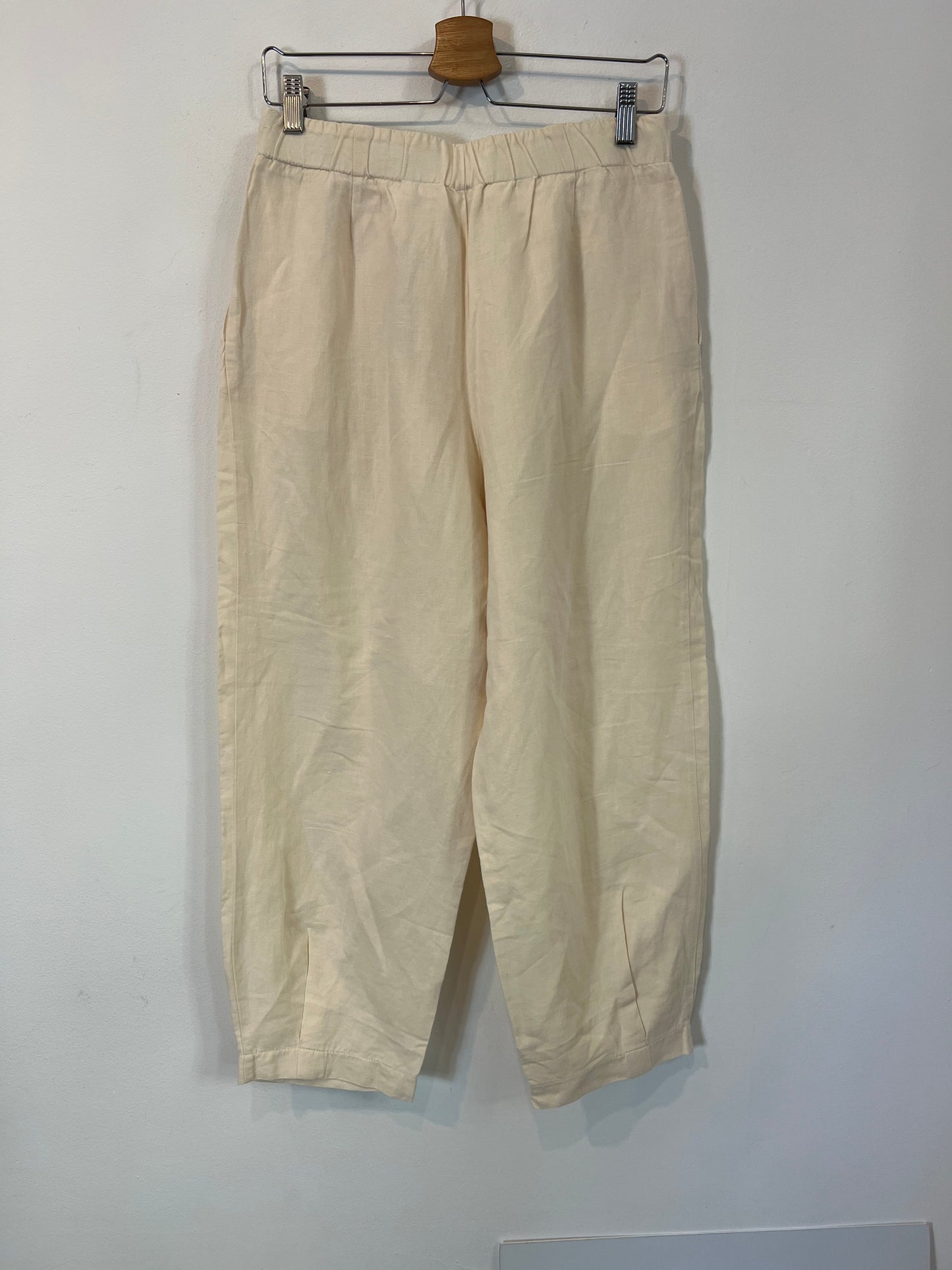 ZARA. Pantalón fluido beige T.s