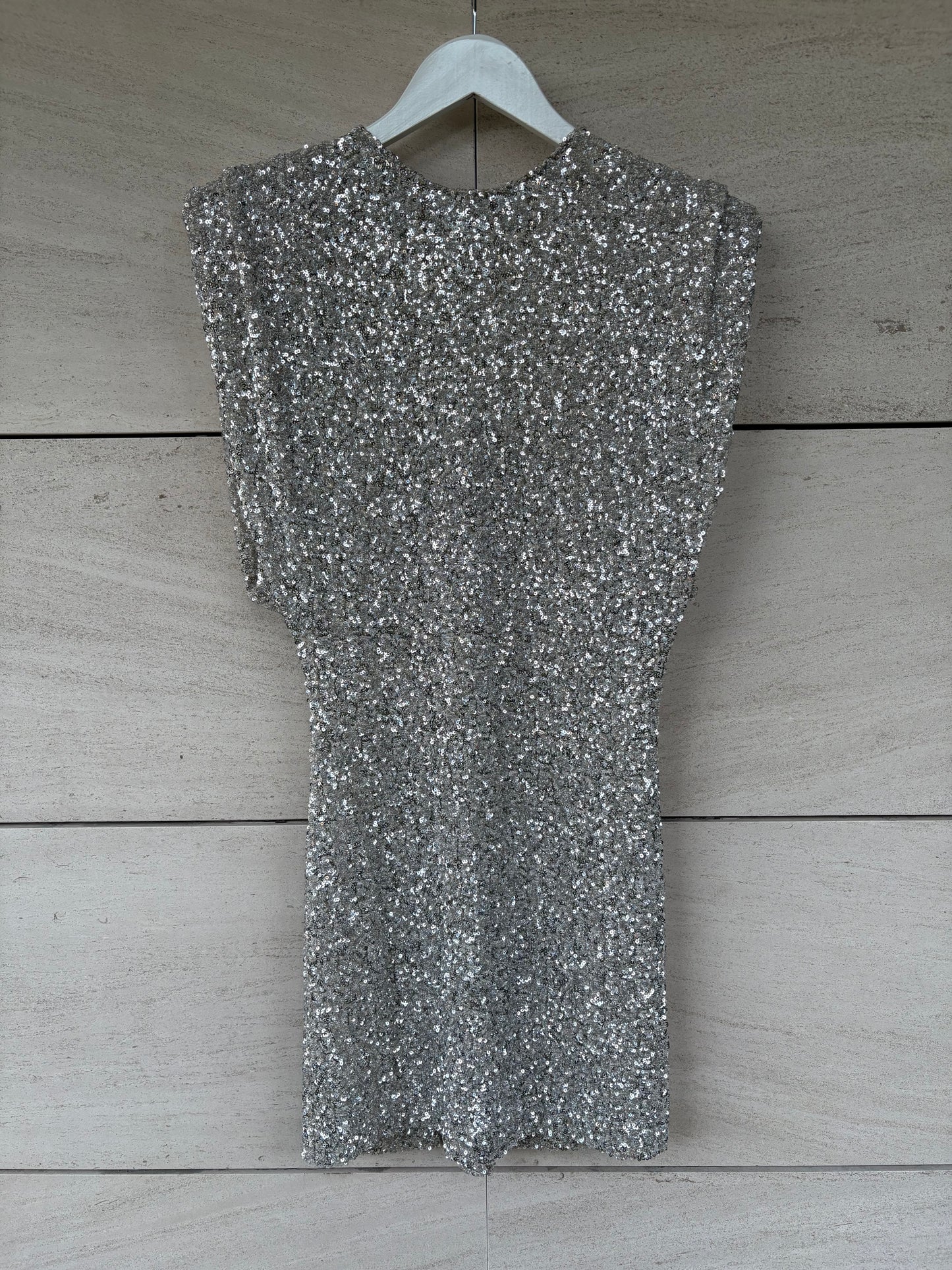 ZARA. Vestido corto lentejuelas hombreras