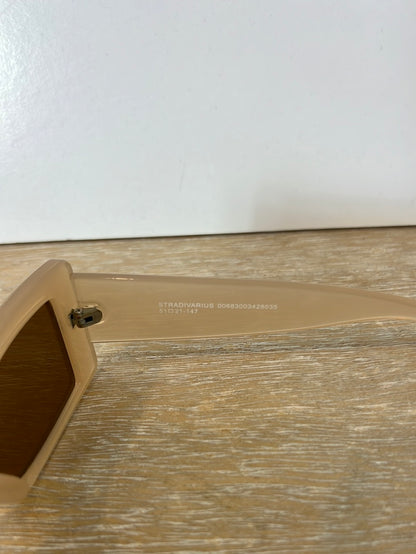 OTRAS. Gafas de sol beige semitransparentes