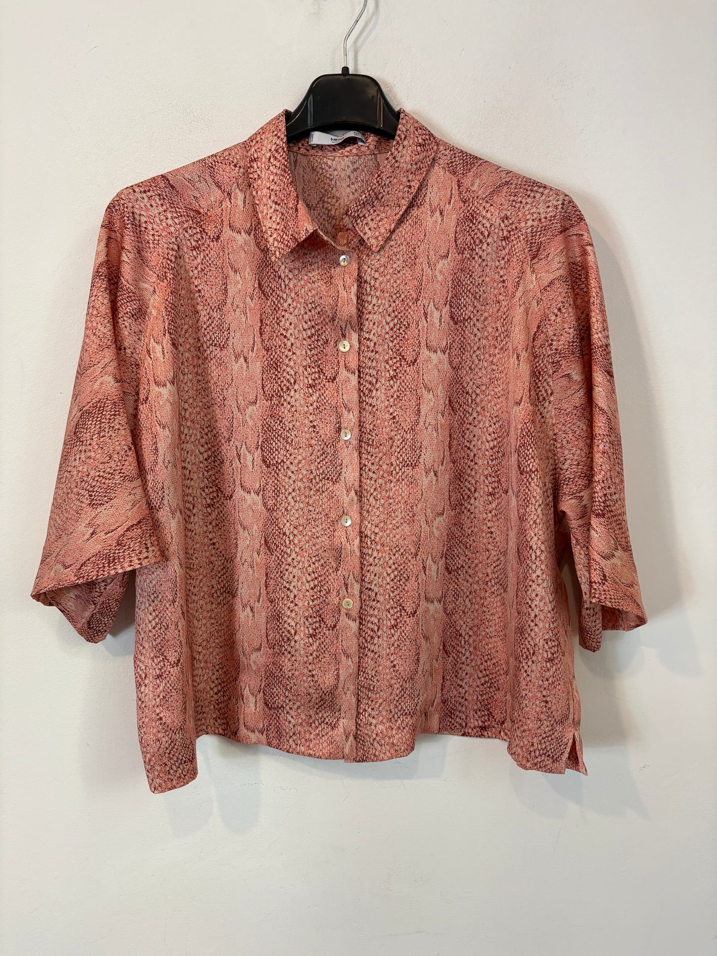 MANGO. Blusa fluida tonos rosa