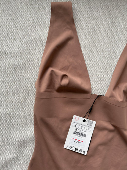 ZARA. Elastic natural tone bodysuit. T.S.