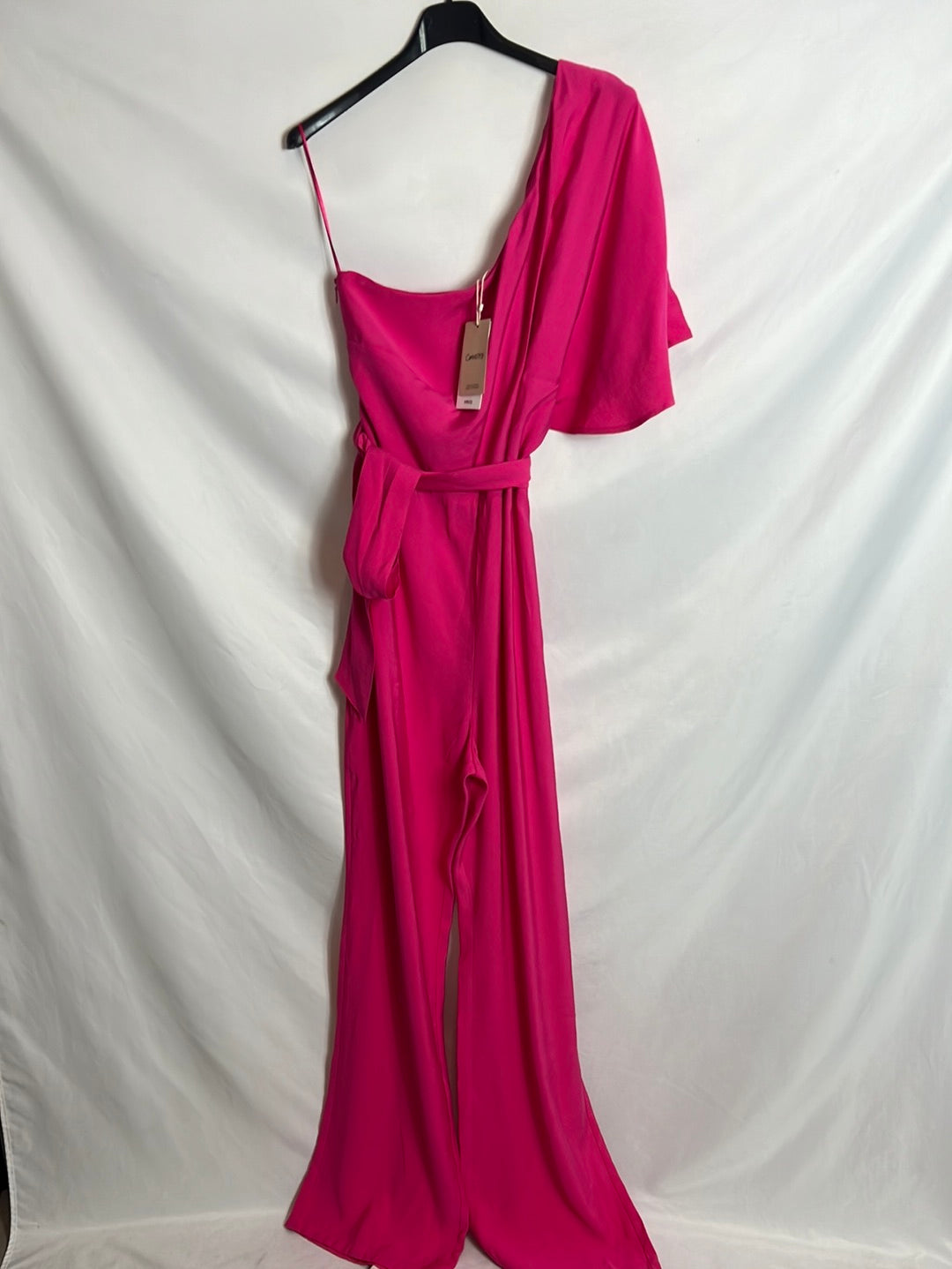 MANGO. Mono largo asimétrico rosa fucsia. T L