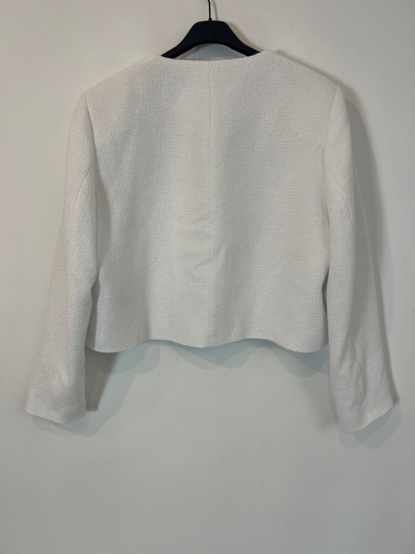 ZARA. Chaqueta blanca textura detalle botones. T XL