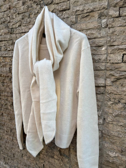 MASSIMO DUTTI. Jersey cashmere color crudo bufanda