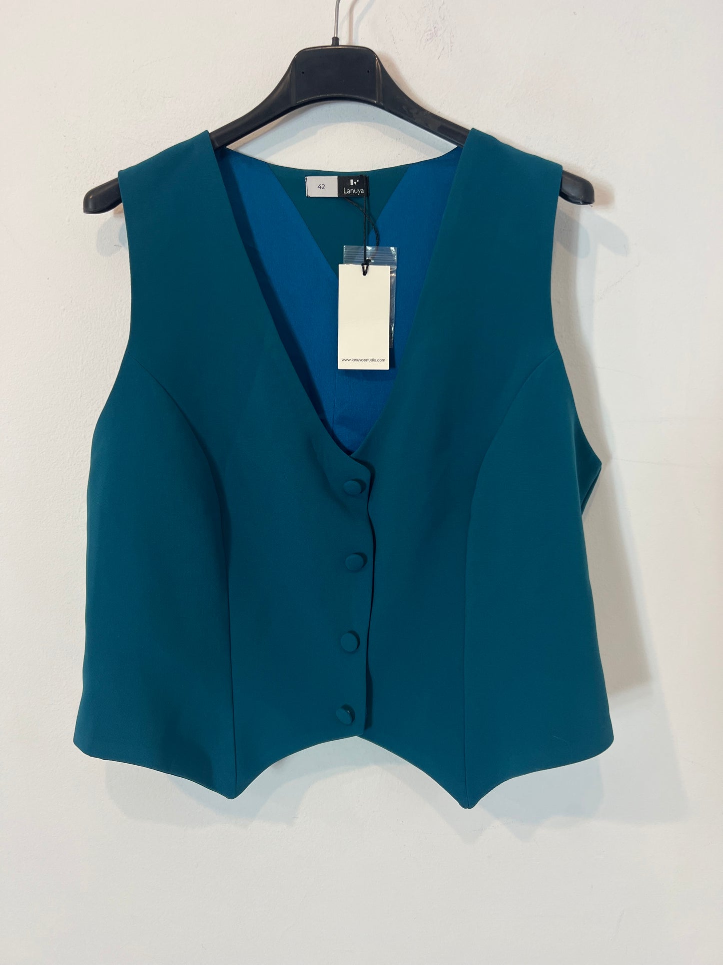 LANUYA. Chaleco azul botones T.42