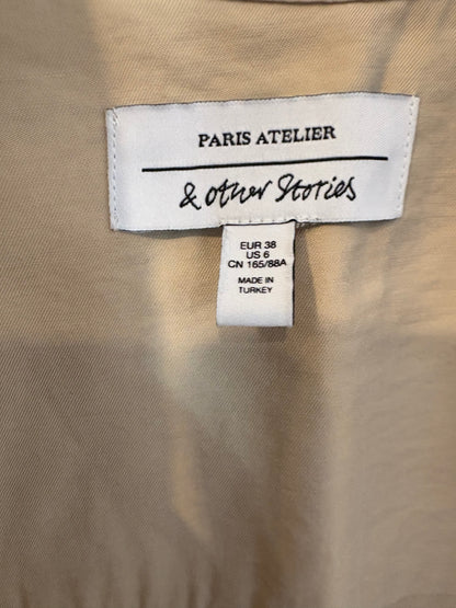 &OTHER STORIES. Vestido beige cruzado