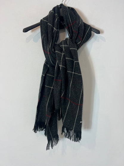 OTRAS. Bufanda gris hilos brillo
