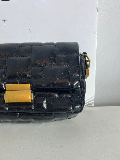 ZARA. Bolso mini negro acolchado