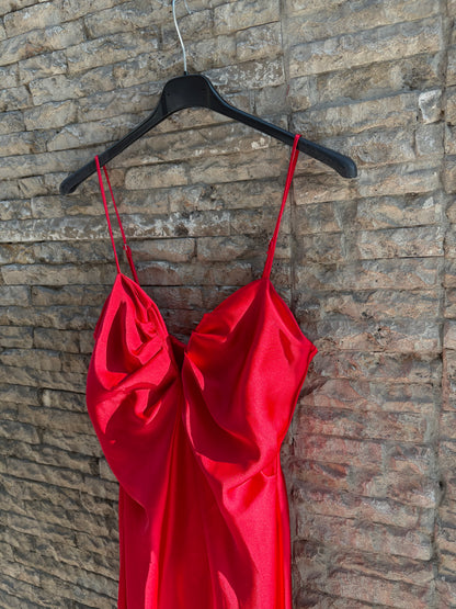 ZARA. Vestido largo satinado rojo