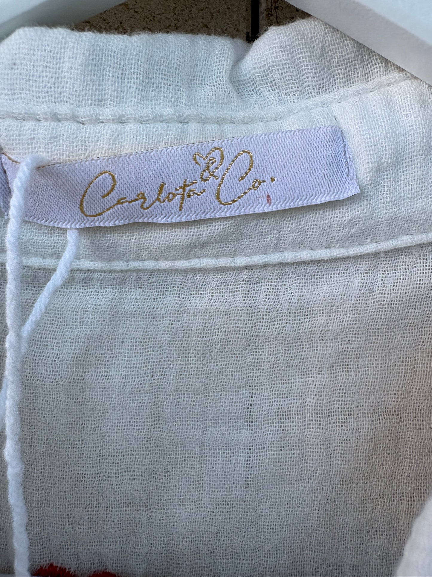 CARLOTA&CO. Blusa blanca bordada.T M/L