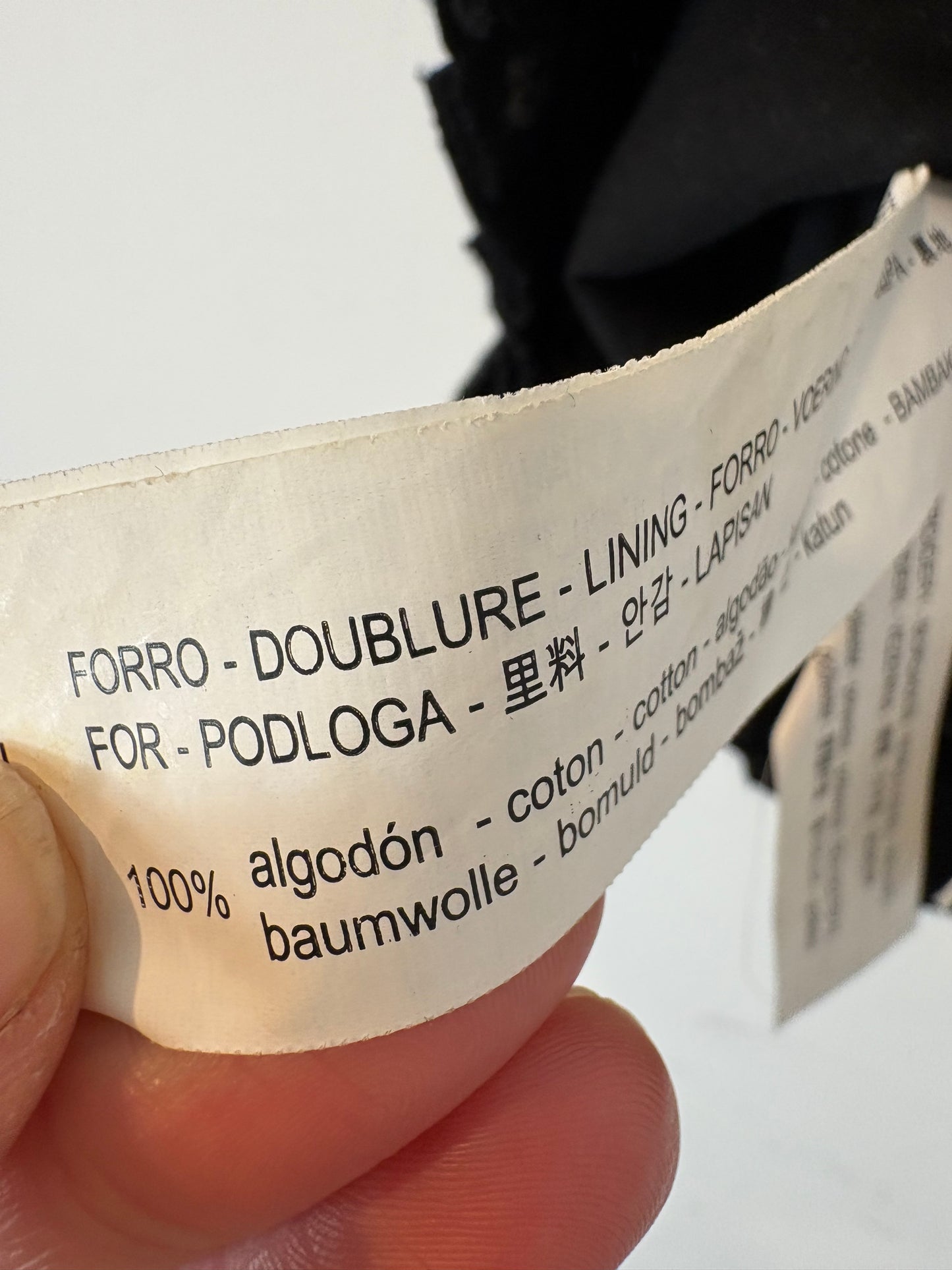 ZARA. Falda negra bordados