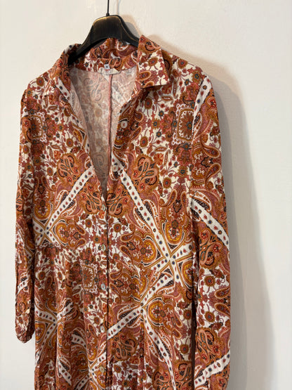 WHITE&amp;ONE. Tile flower kimono Tu(M)