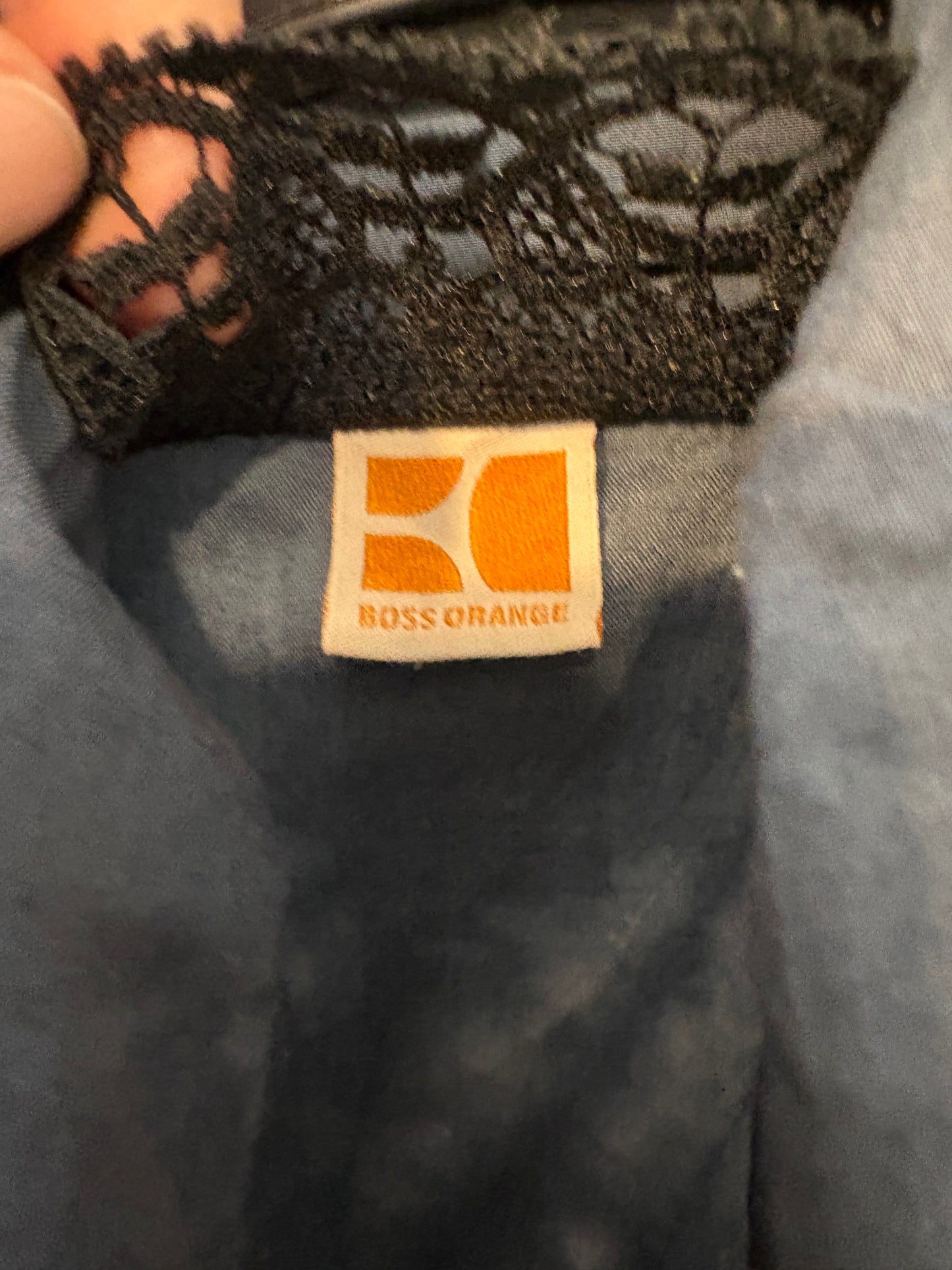 BOSS ORANGE. Kimono azul detalle mangas