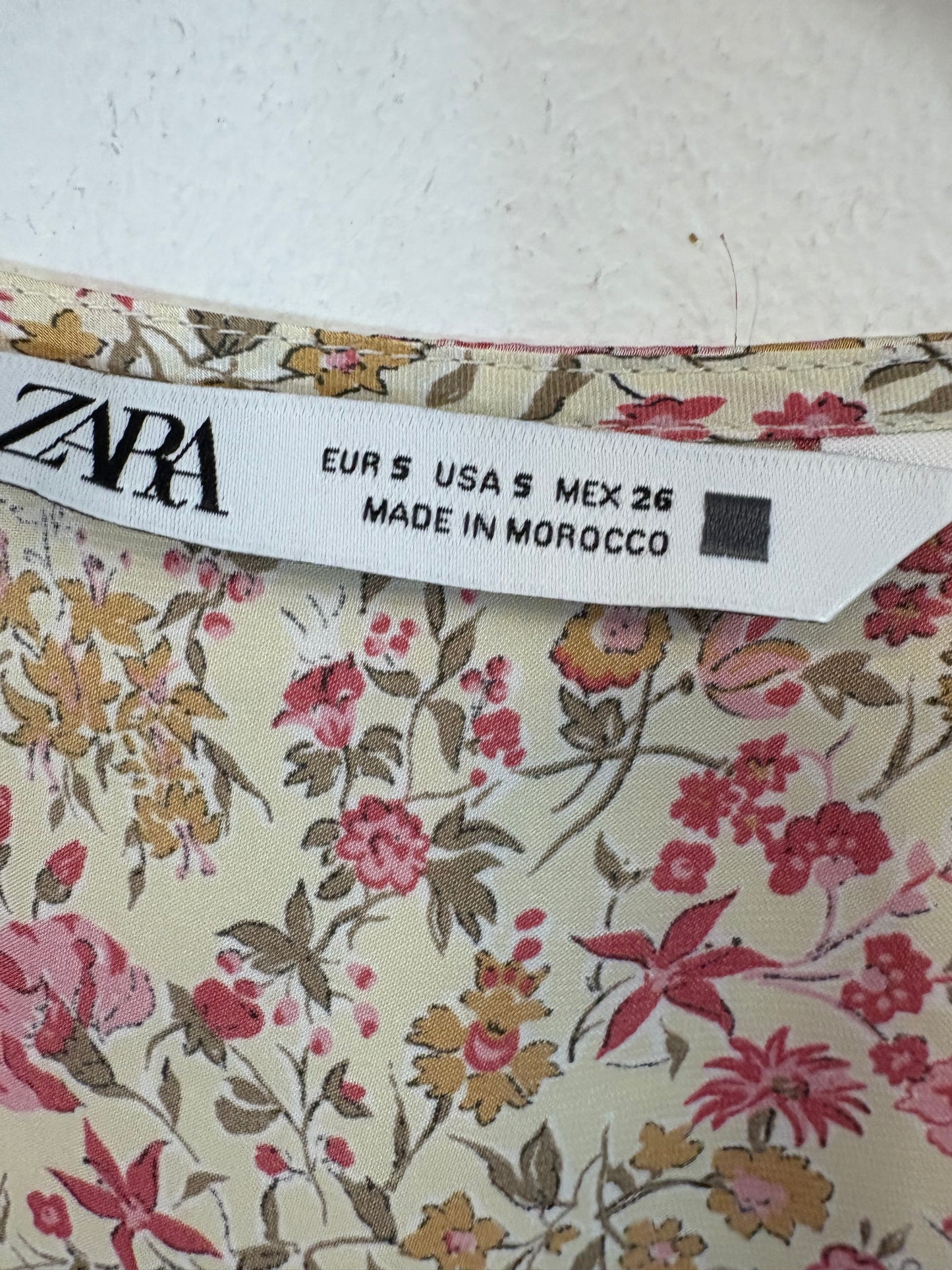 ZARA. Vestido midi satinado flores. T S