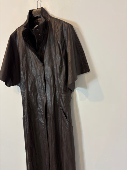 ADOLFO DOMINGUEZ. Vestido midi marrón efecto piel