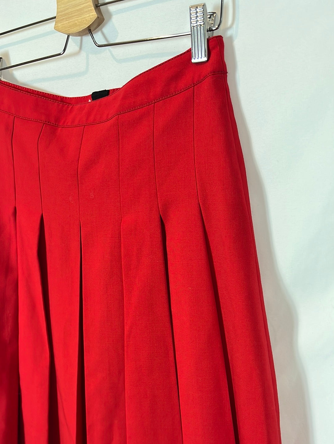 MARNI. Red pleated midi skirt. Size 36