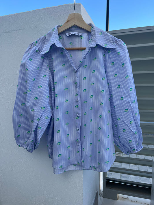 ZARA. Blusa rayas y flores