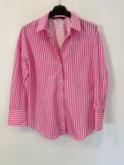 ZARA. Camisa rosa rayas