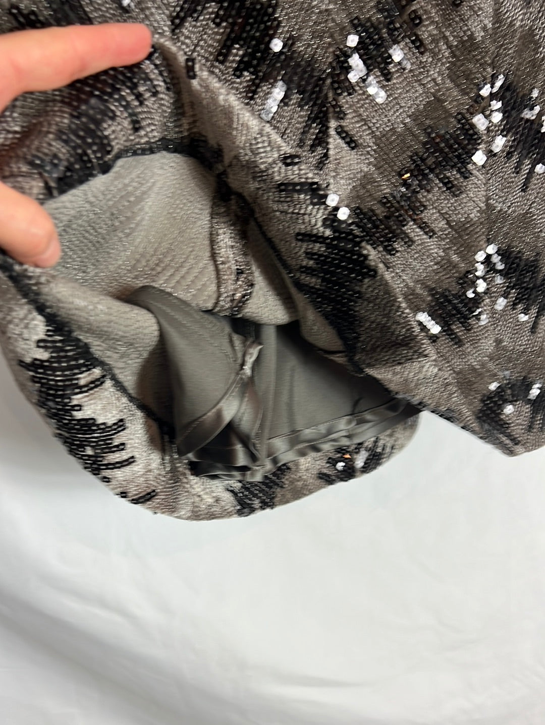 DIANE VON FURSTENBERG. Silk and sequin midi skirt. T 36