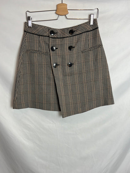 ZARA. Short buttoned plaid skirt. TM