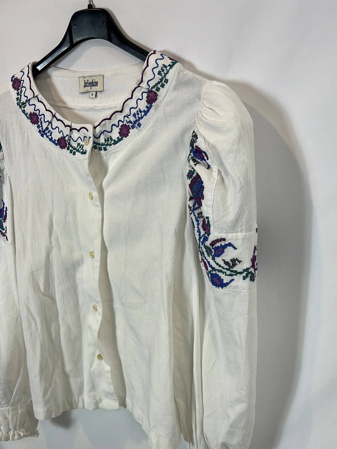 JOSEPHINE. Blusa blanca bordada hombreras T.s