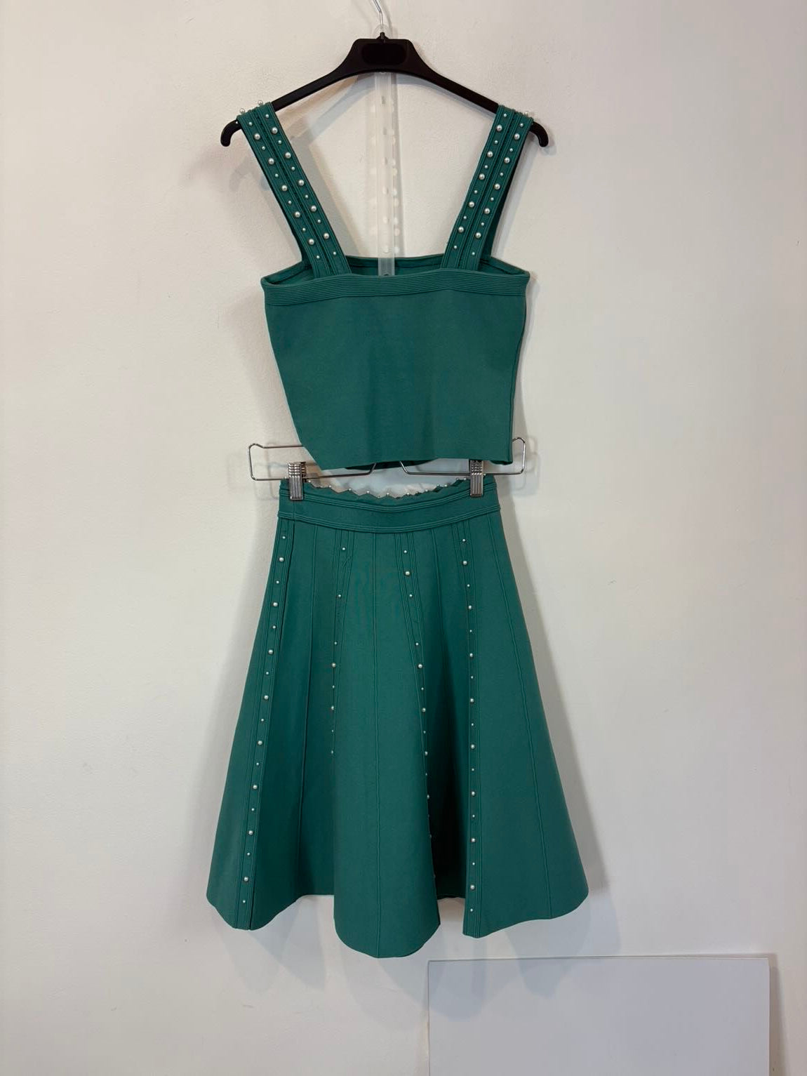 SANDRO. Total look punto elástico detalle perlas
