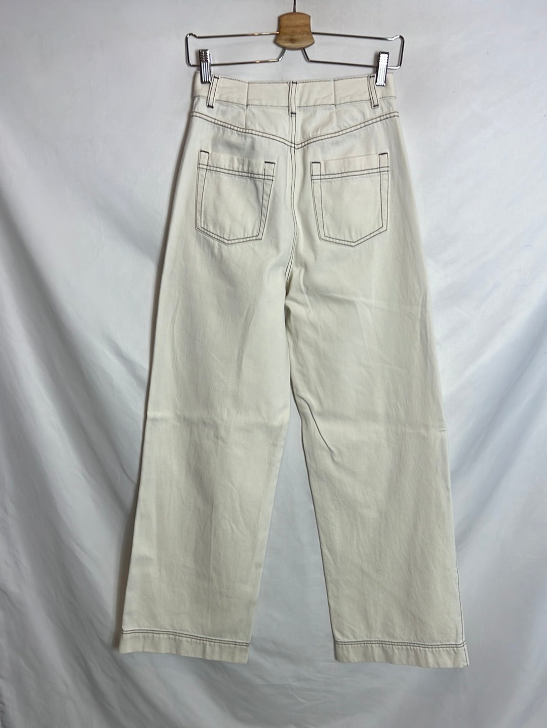 ZARA. Pantalón pata ancha botones. T 36