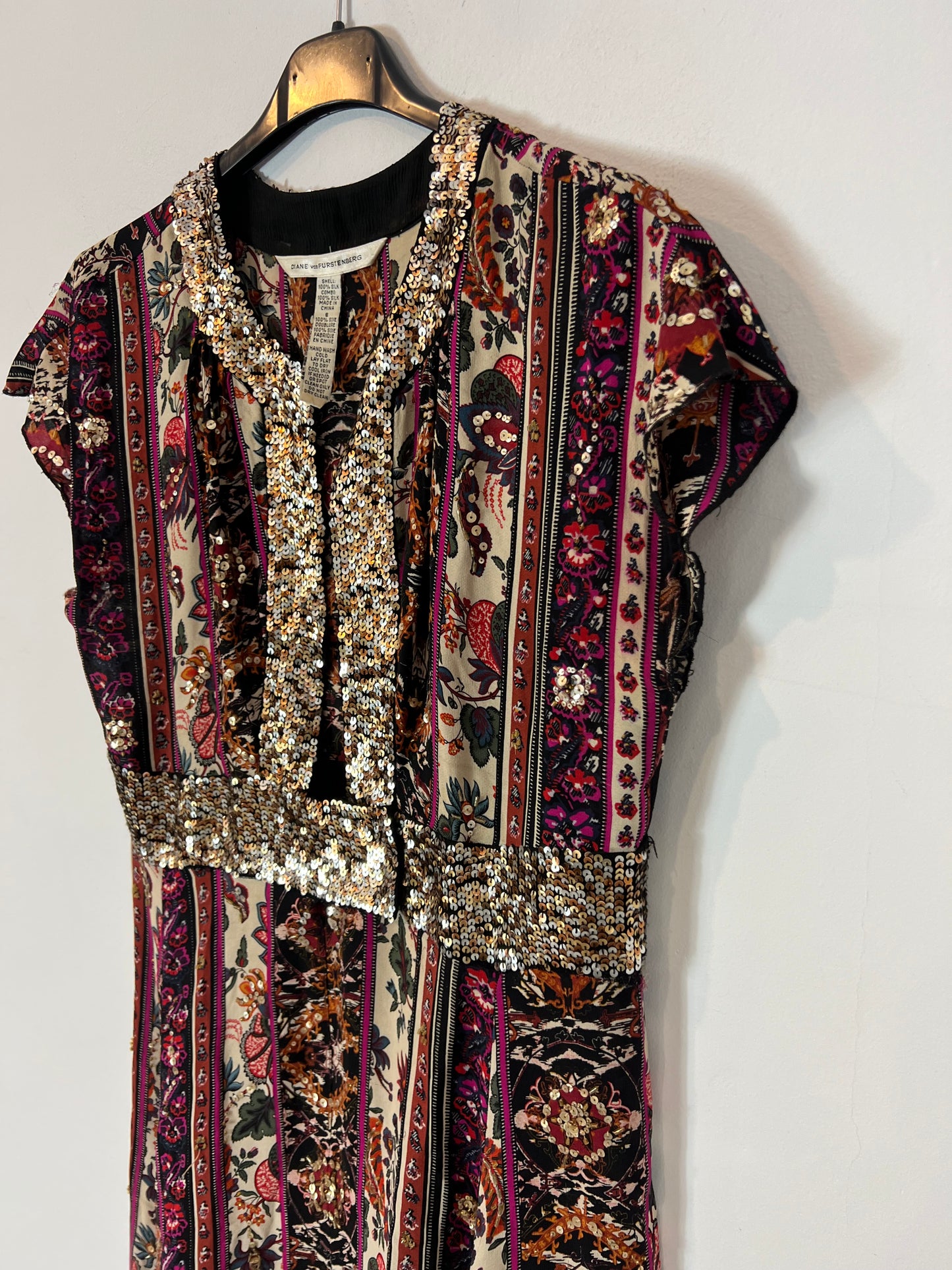 DIANE VON FURSTENBERG. Vestido midi seda estampado. T 8 (M)