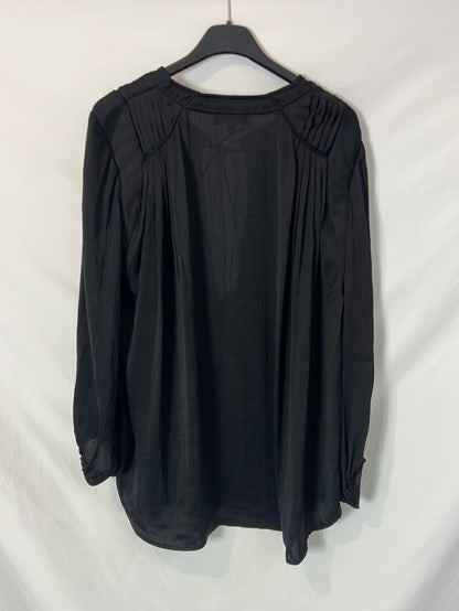 IRO. Blusa negra fluida detalle hombros. T 40