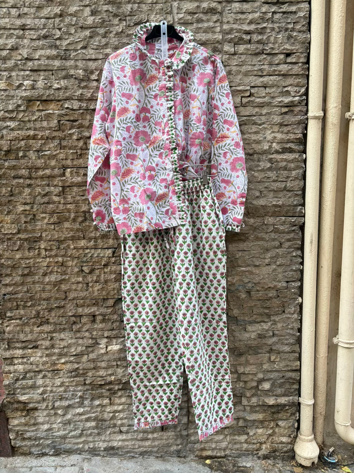 ITURRI ENEA. Conjunto pijamero flores rosas