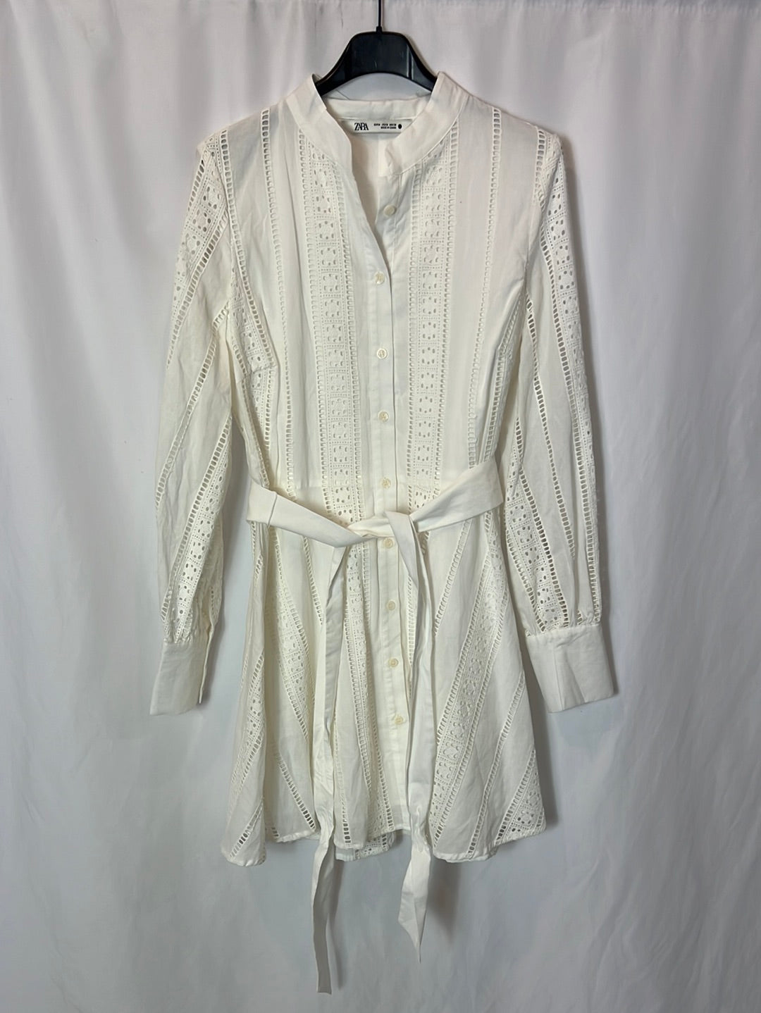 ZARA. Short white die-cut dress. TM