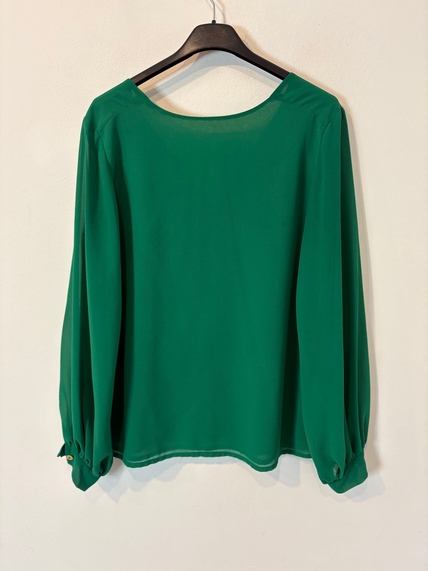 BIMANI. Blusa verde escote