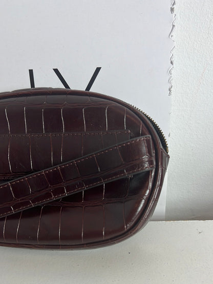 MASSIMO DUTTI. Riñonera piel marrón