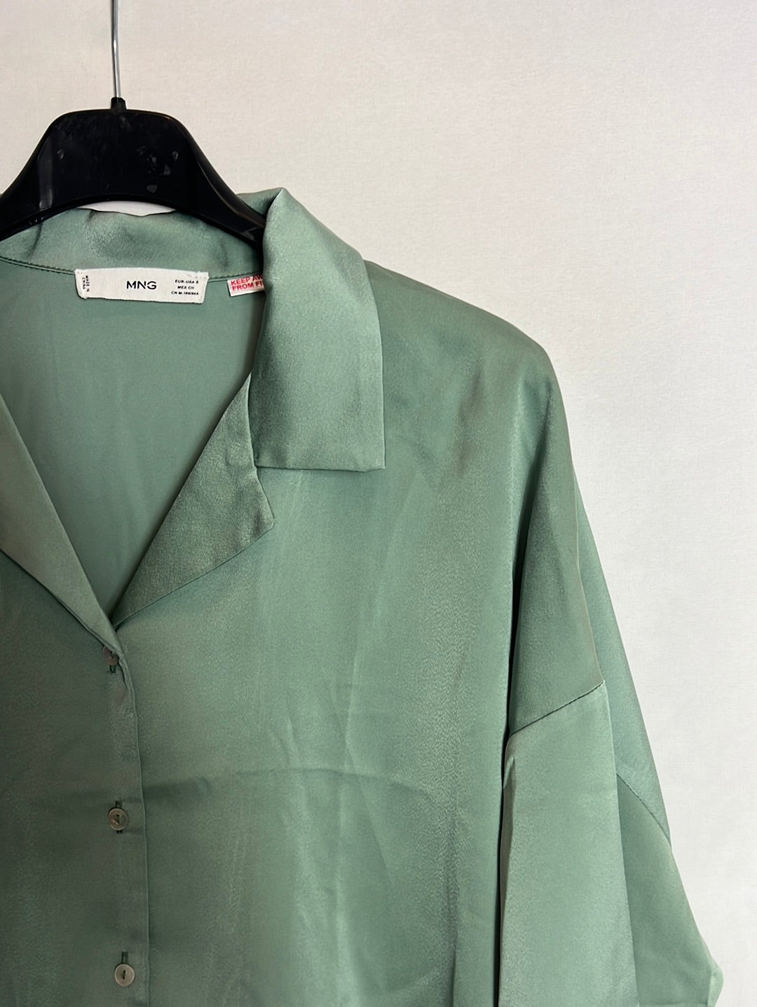 MANGO. Green satin blouse. T.S.