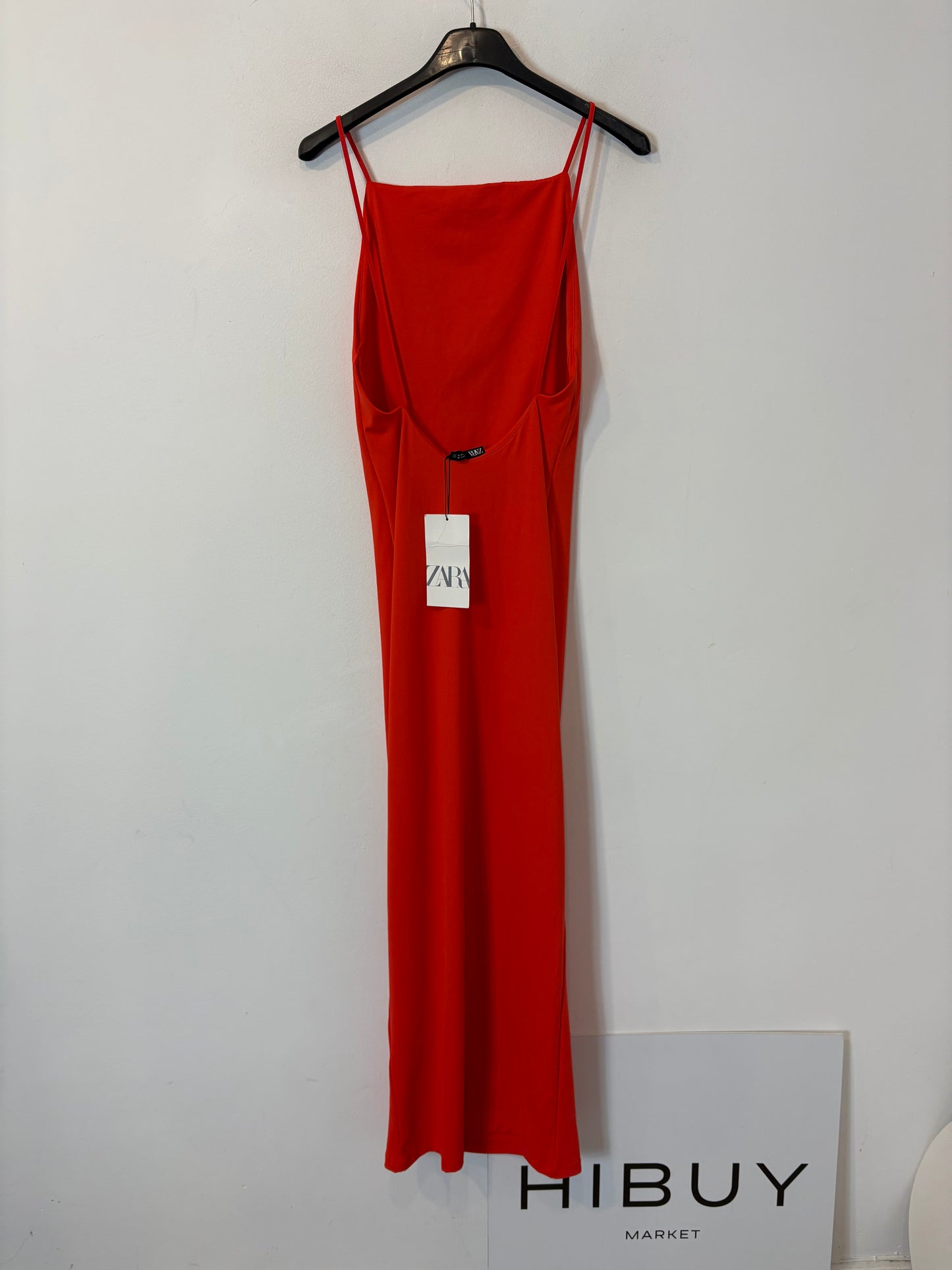 ZARA. Vestido largo elástico rojo
