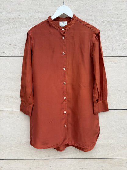 FORTE FORTE. Total look falda y camisa seda teja
